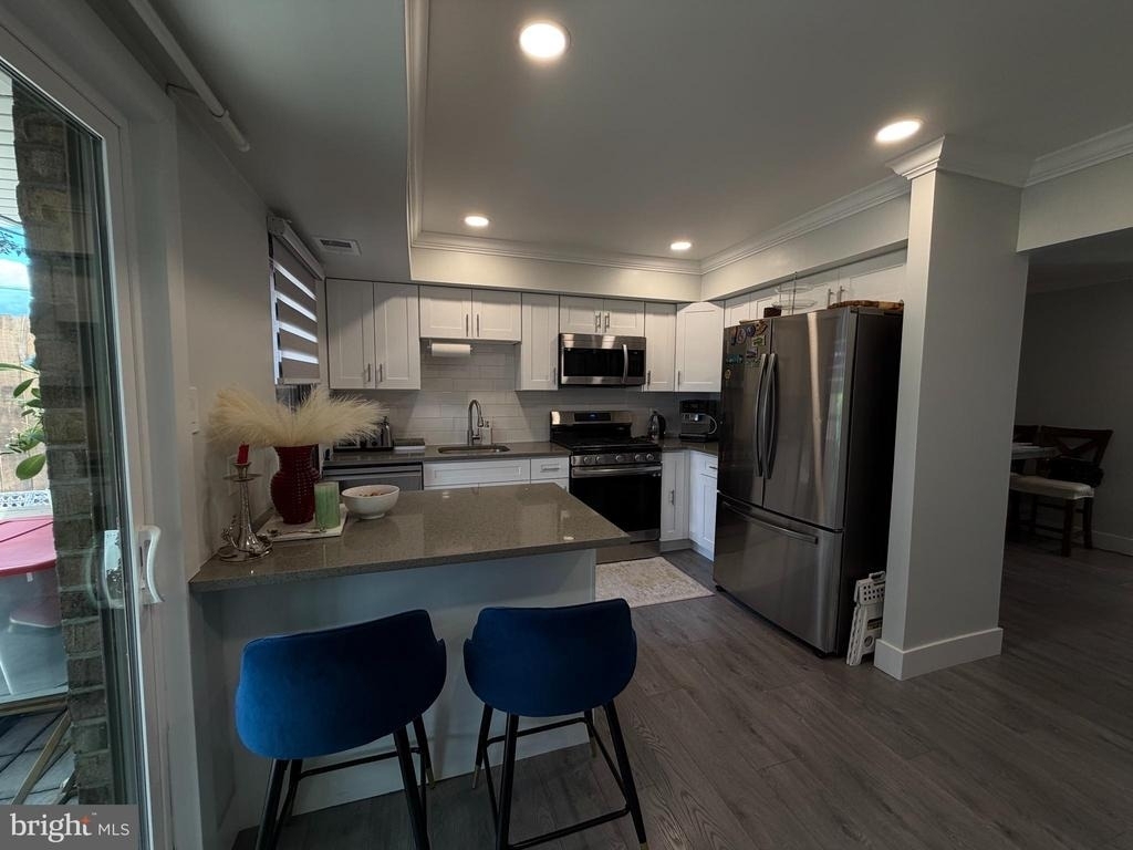 11807 Academy Road - Photo 7