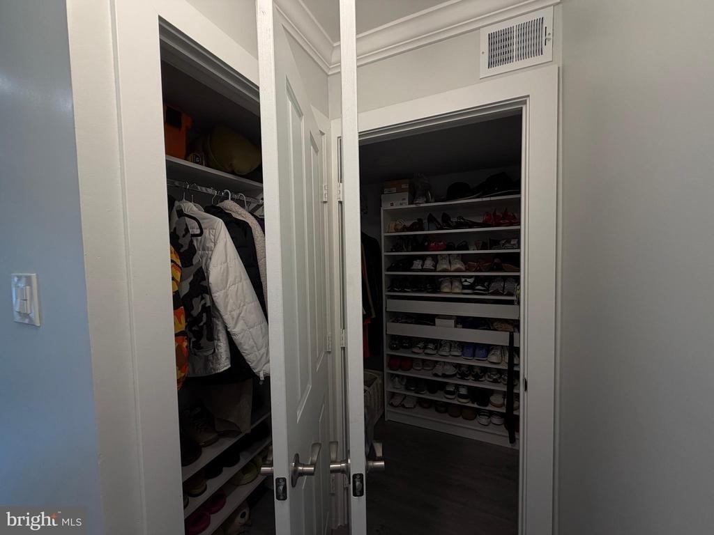 11807 Academy Road - Photo 3