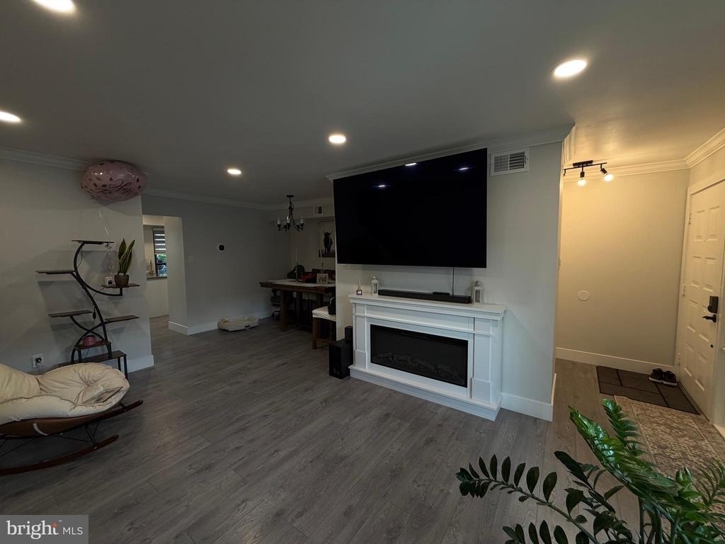 11807 Academy Road - Photo 4