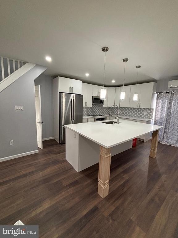 516 E Mayland Street - Photo 0