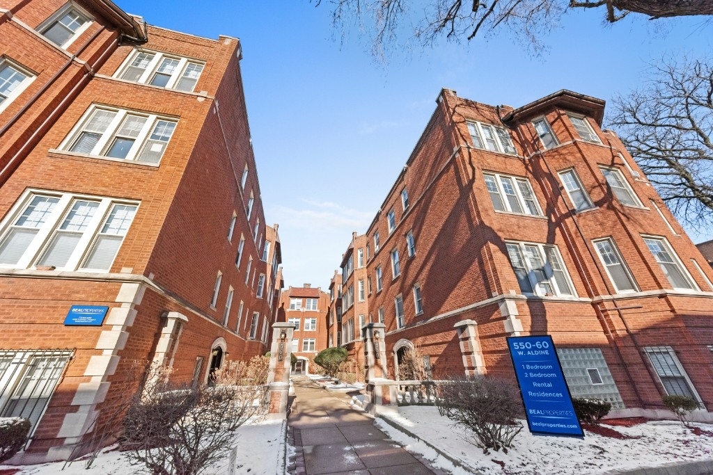 550 W Aldine - Photo 0