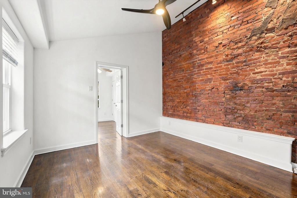 1616 Spruce Street - Photo 5