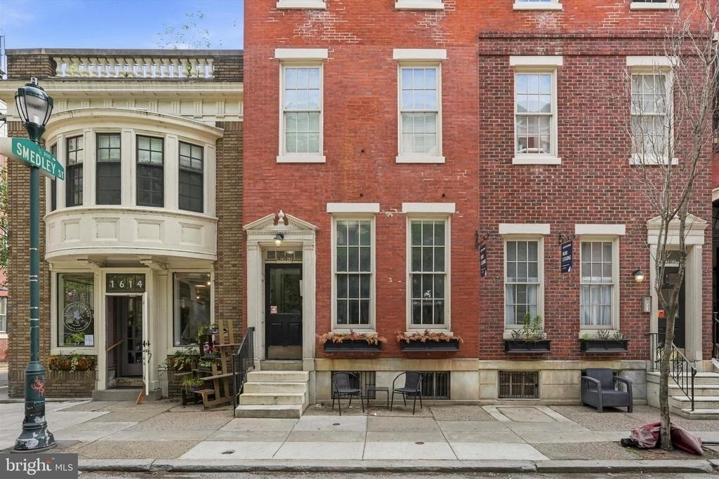 1616 Spruce Street - Photo 2
