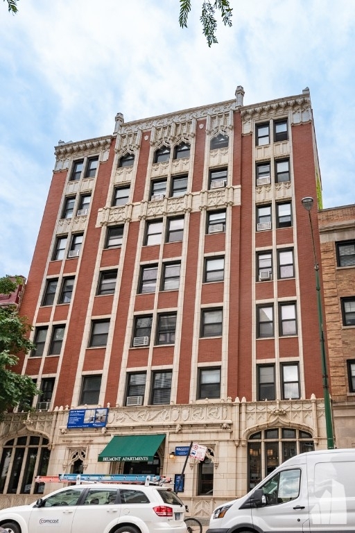 505 W Belmont - Photo 1