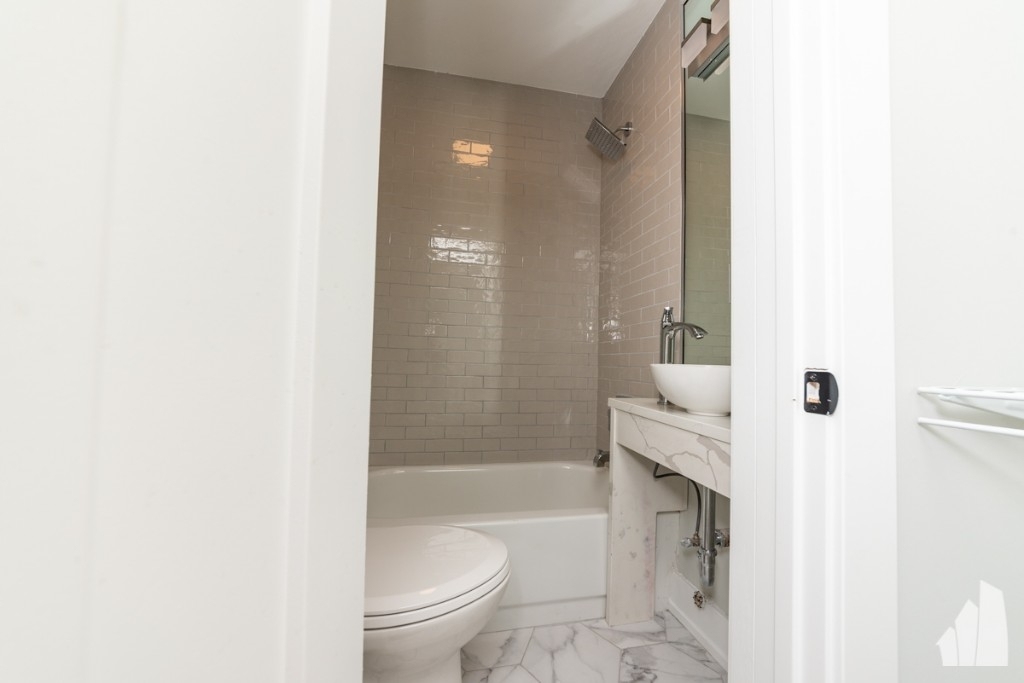 505 W Belmont - Photo 8