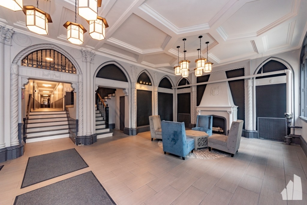 505 W Belmont - Photo 2