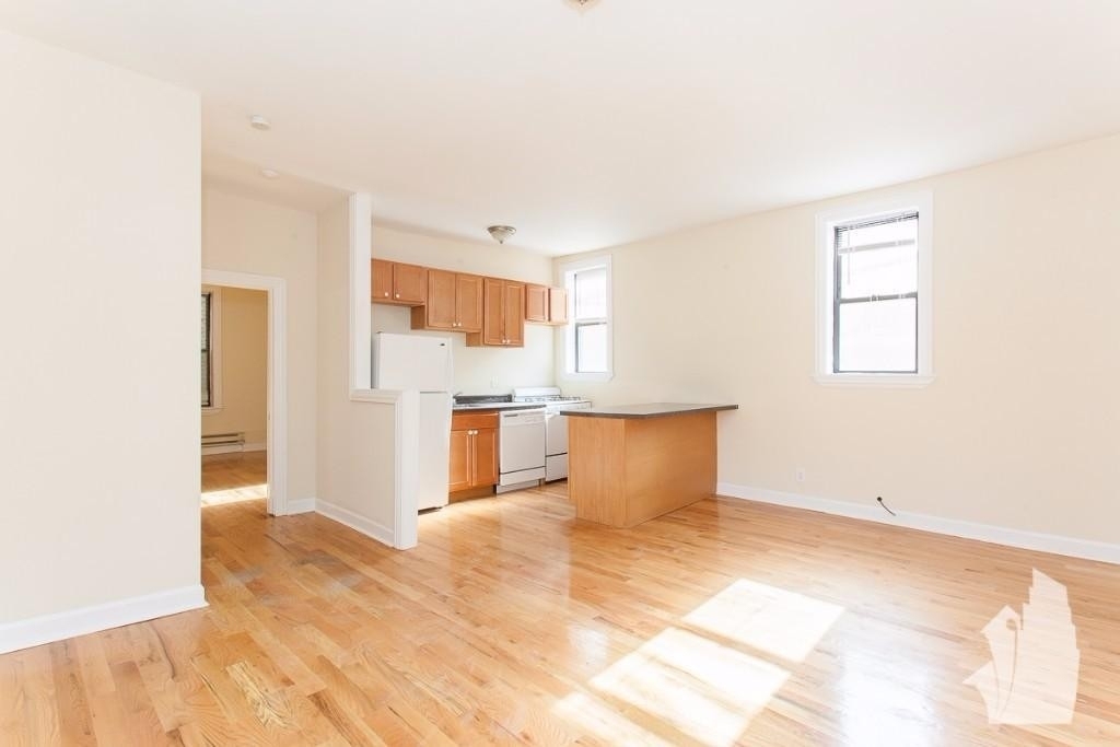 719 W Barry - Photo 2