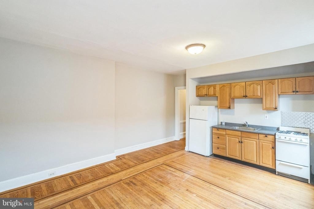 2116 Walnut Street - Photo 3