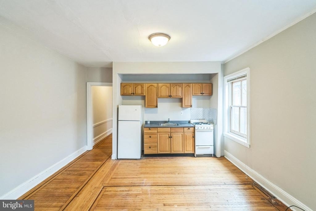 2116 Walnut Street - Photo 2