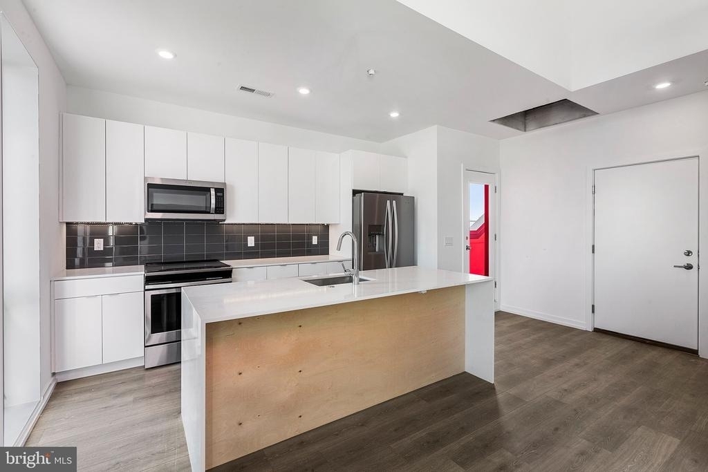 1229 Front St - Photo 0