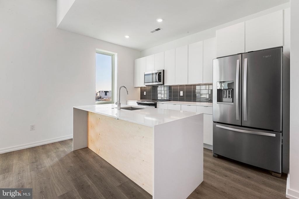 1229 Front St - Photo 2