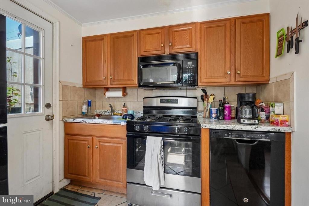 2348 Christian Street - Photo 6