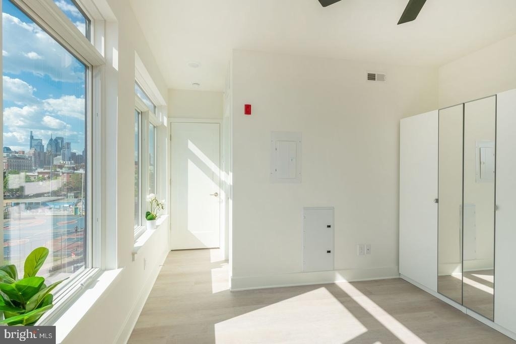 833 Wharton Street - Photo 11