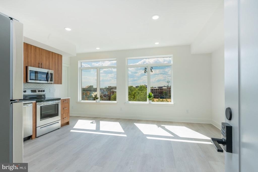 833 Wharton Street - Photo 13