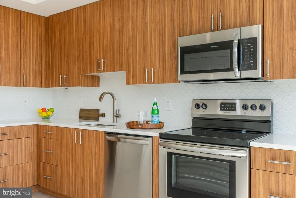 833 Wharton Street - Photo 2