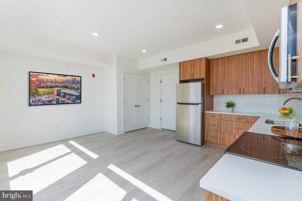 833 Wharton Street - Photo 3