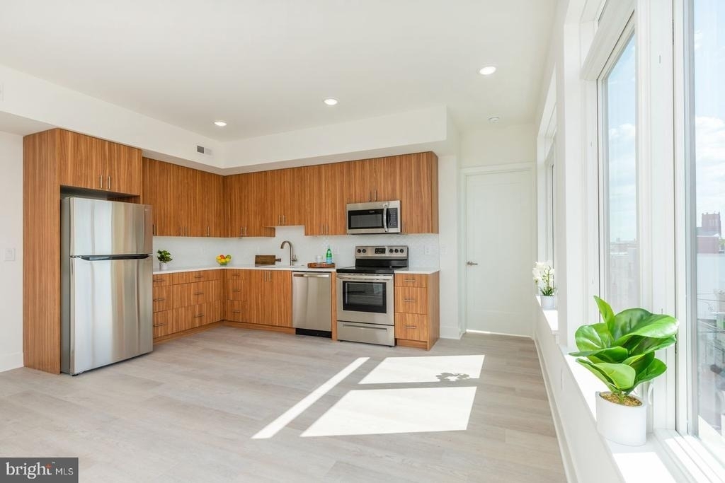 833 Wharton Street - Photo 10