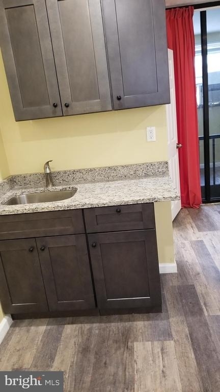 1120 Locust Street - Photo 2