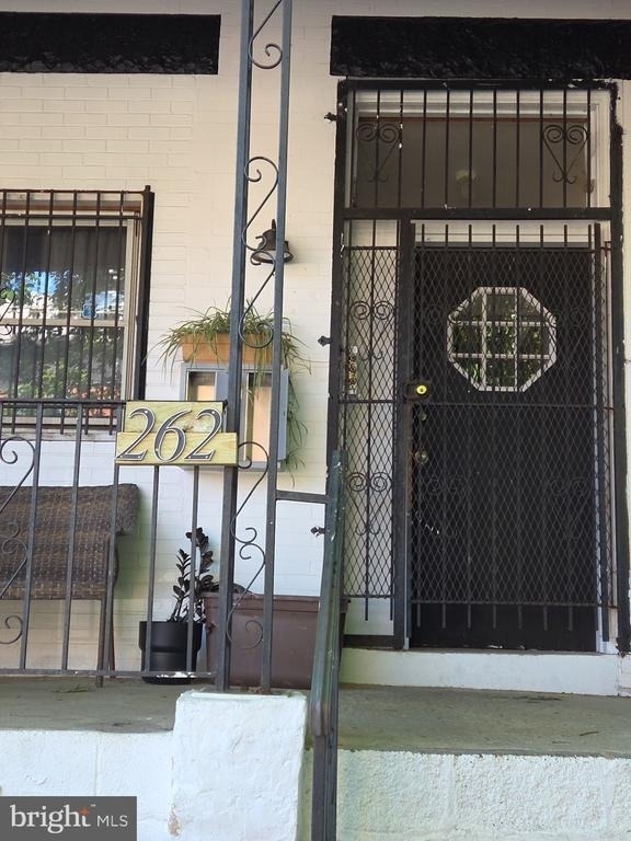 262 W Apsley Street - Photo 0