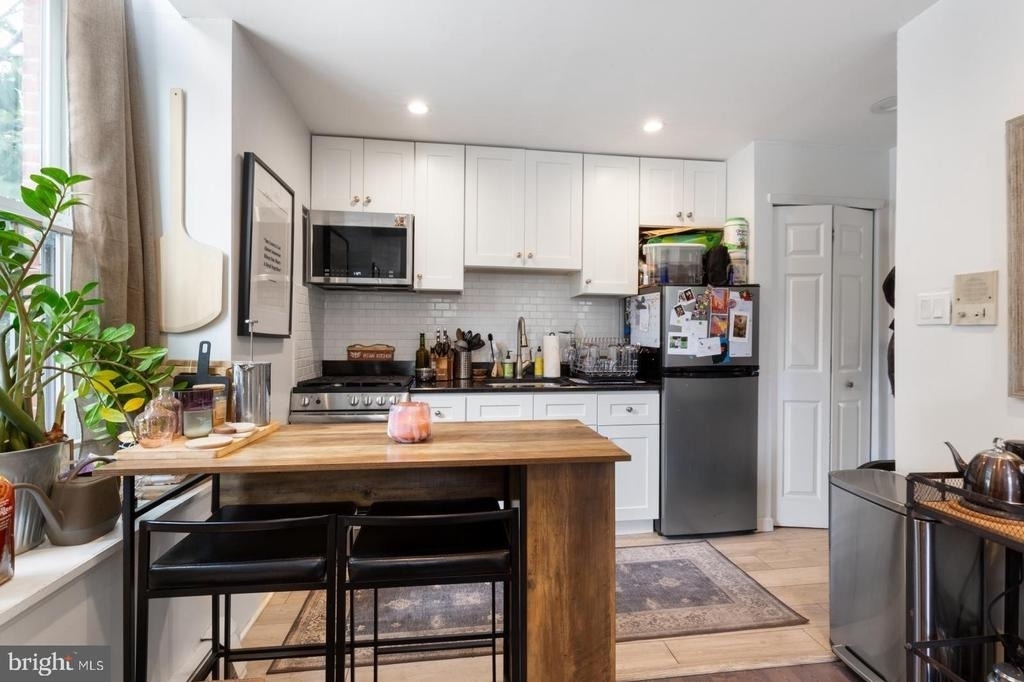 2137 Spruce Street - Photo 3