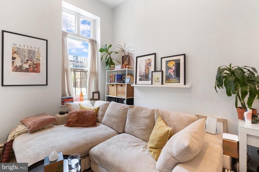 2137 Spruce Street - Photo 4