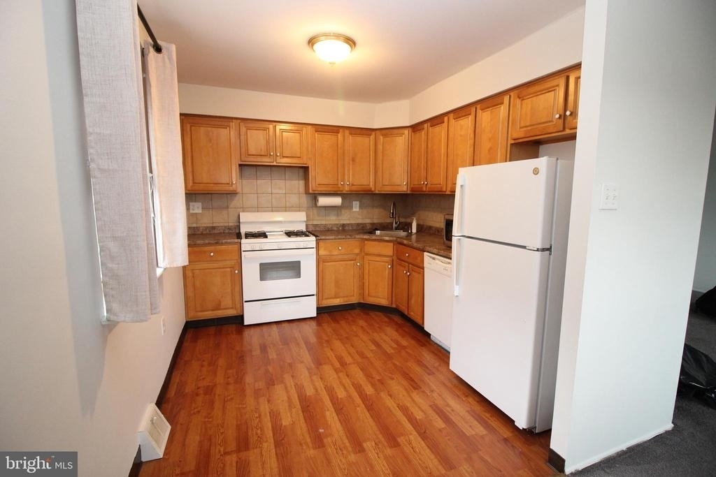 7915 Fairfield Street - Photo 3