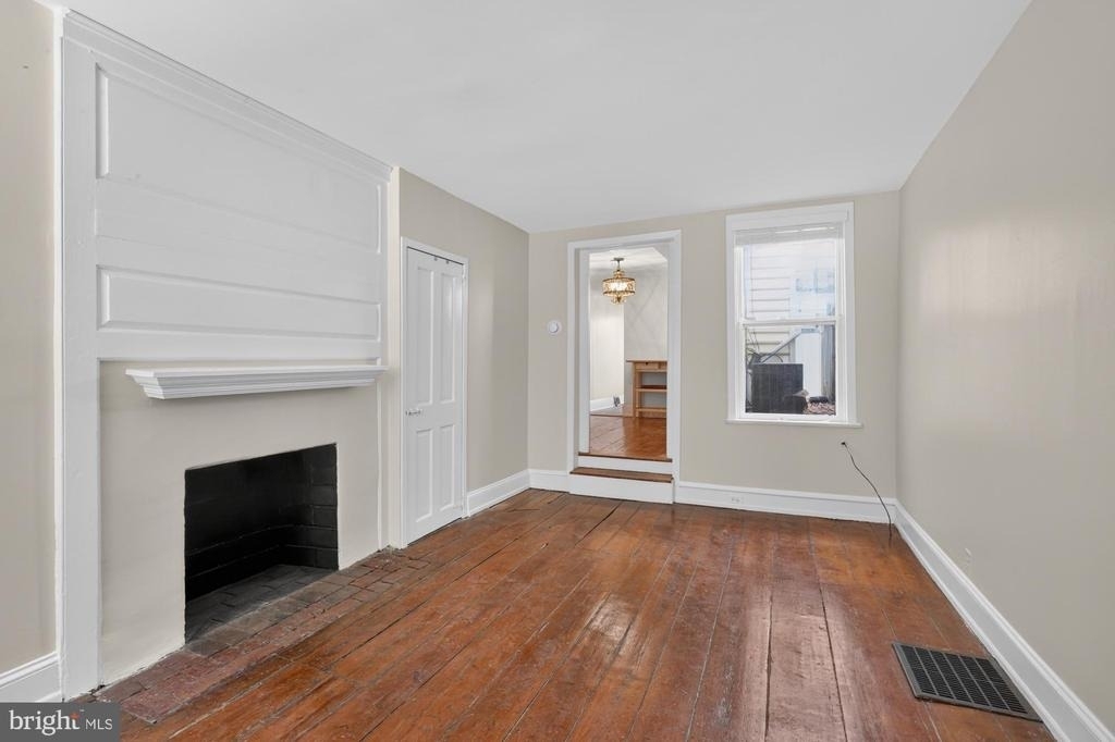 130 Elfreths Alley - Photo 1