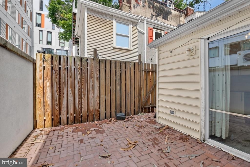 130 Elfreths Alley - Photo 14