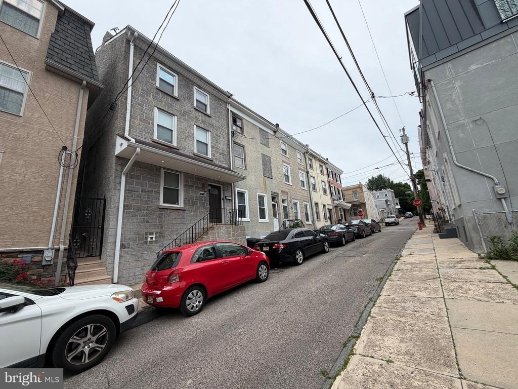 214 Grape Street - Photo 1