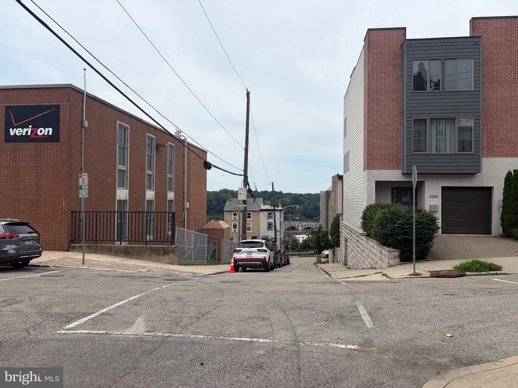214 Grape Street - Photo 2