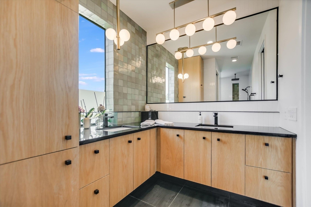 1100 Brass St - Photo 10