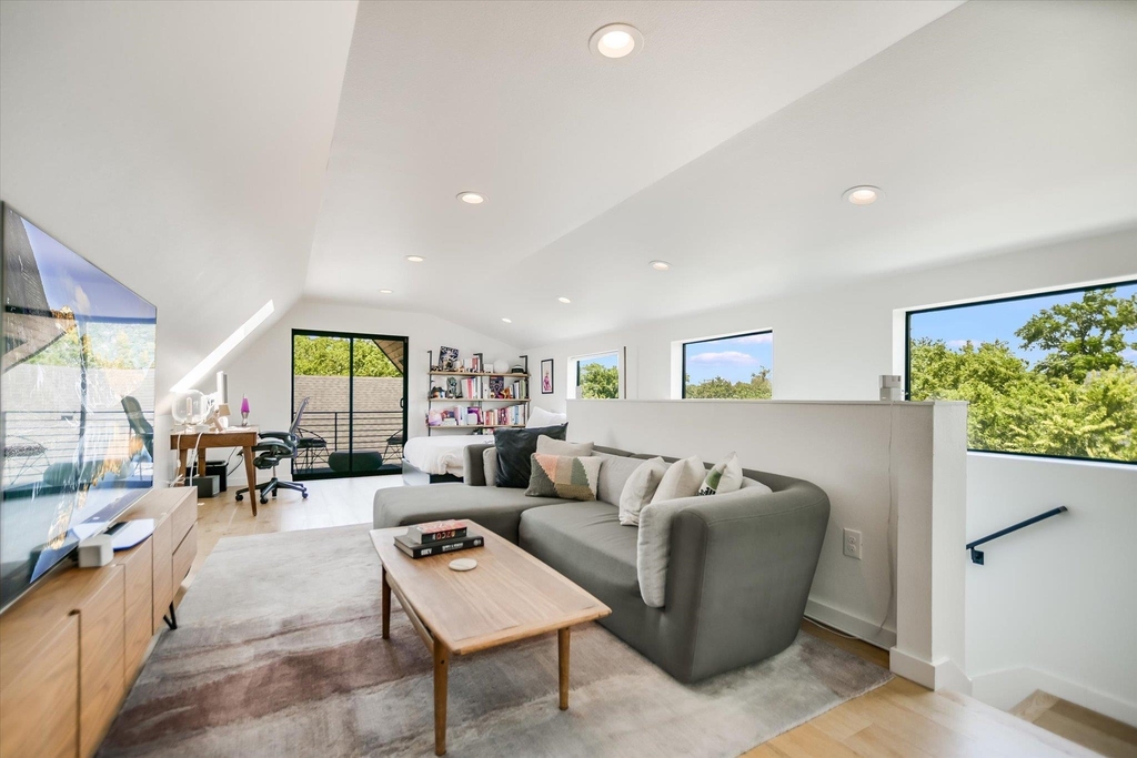 1100 Brass St - Photo 11