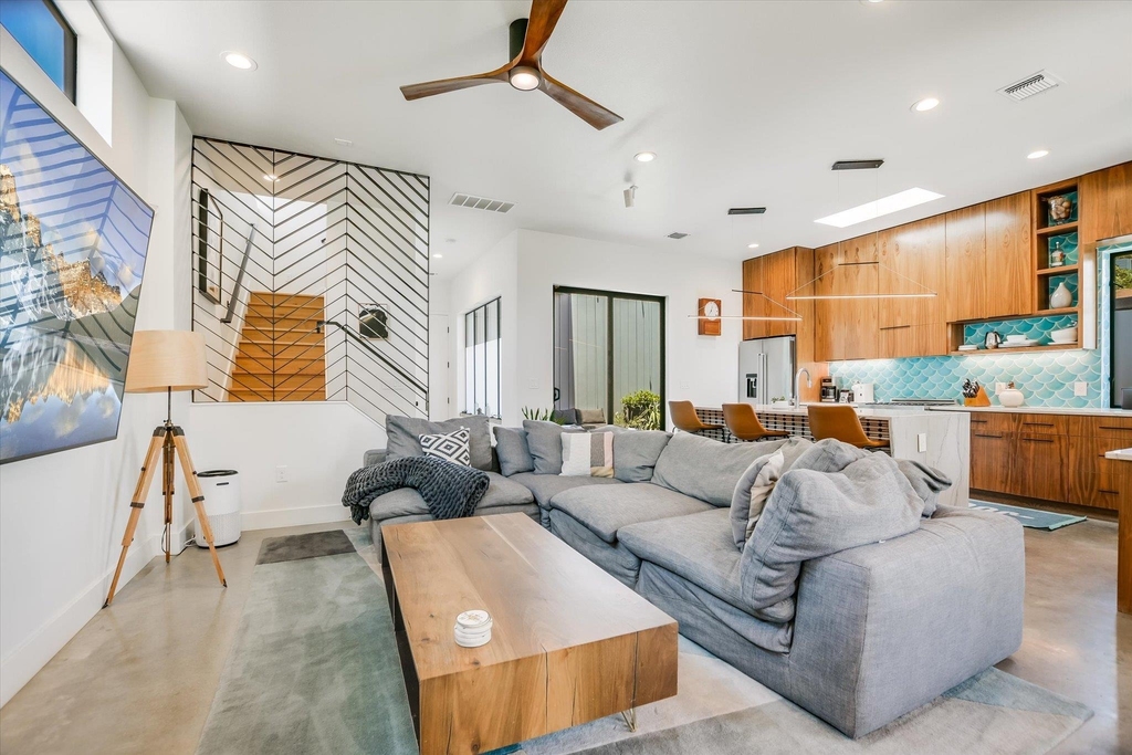 1100 Brass St - Photo 4