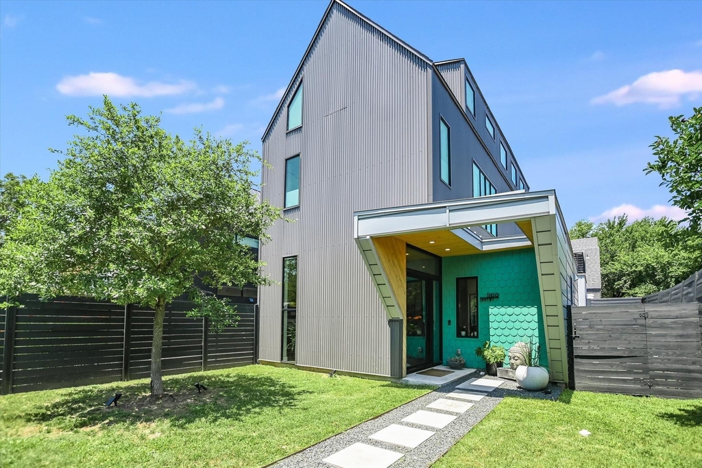 1100 Brass St - Photo 0