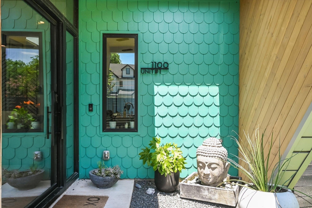 1100 Brass St - Photo 2