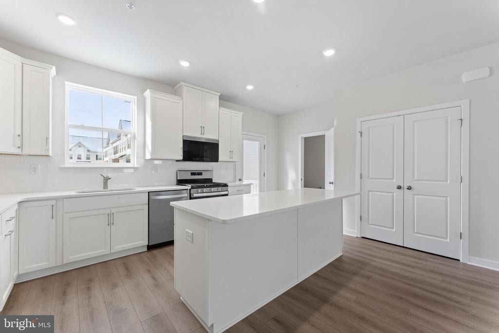 56 Continental Way - Photo 10