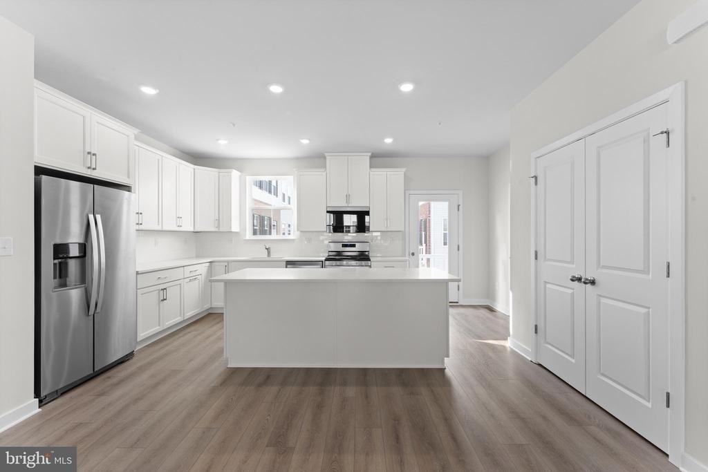 56 Continental Way - Photo 8