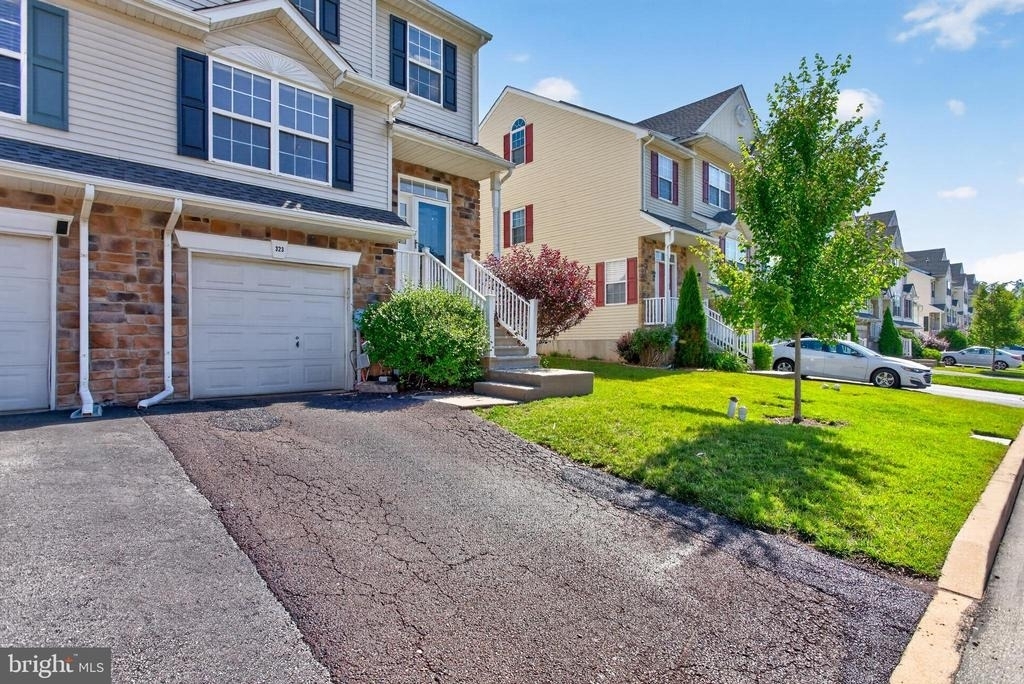 323 Glenn Rose Circle - Photo 1