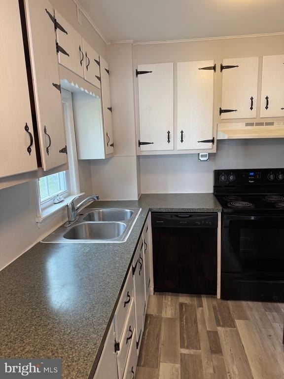 102 E Park Street - Photo 1