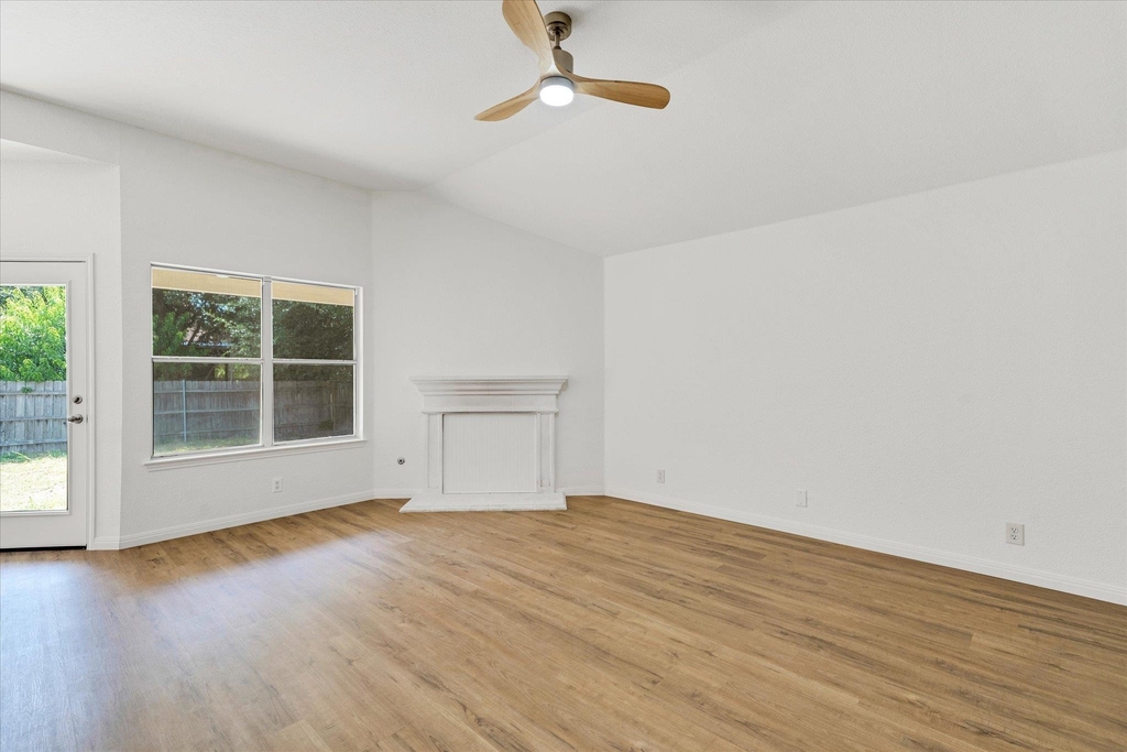 1707 Primrose Ln - Photo 6