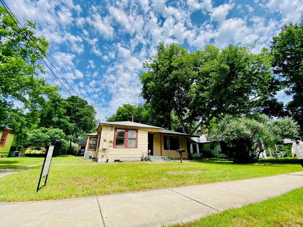 4902 Caswell Ave - Photo 0