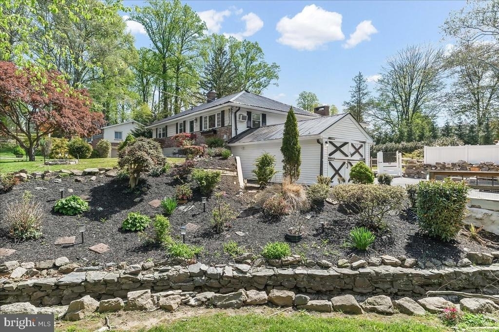 225 Chestnut Street - Photo 3