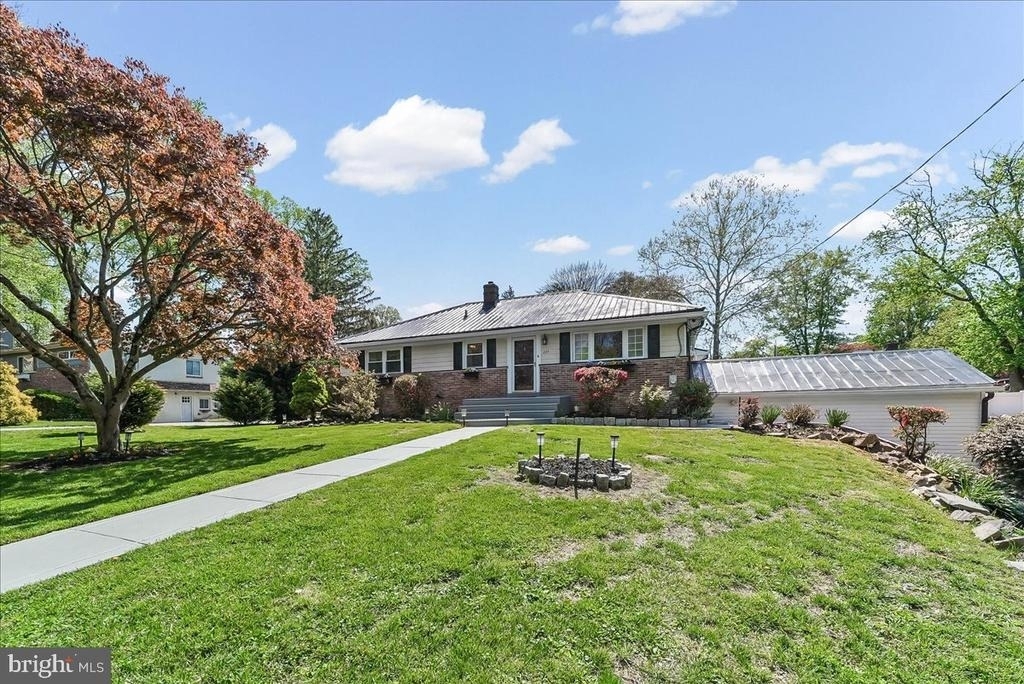 225 Chestnut Street - Photo 0