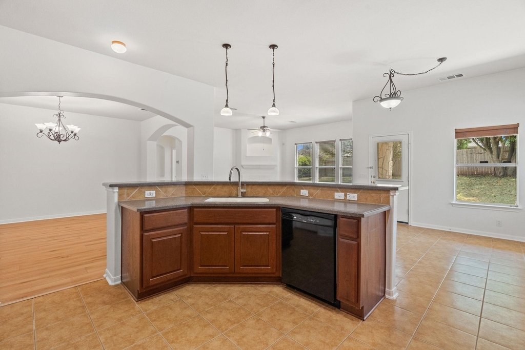 209 Canterbury Dr - Photo 11