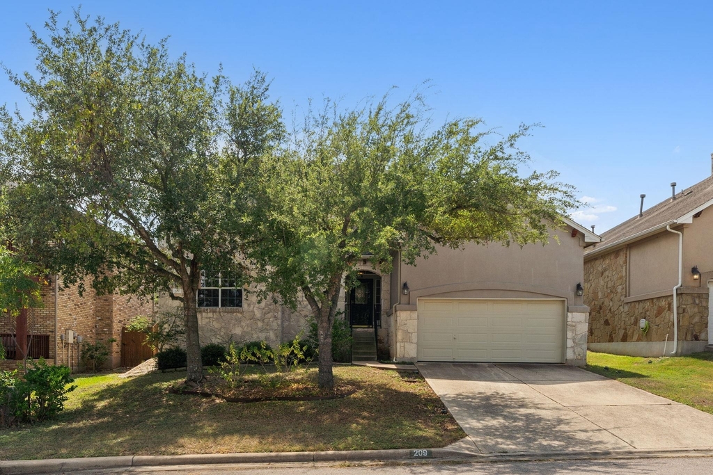 209 Canterbury Dr - Photo 0