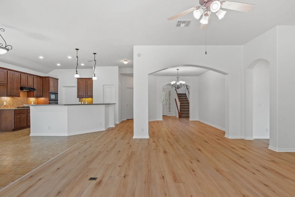 209 Canterbury Dr - Photo 1