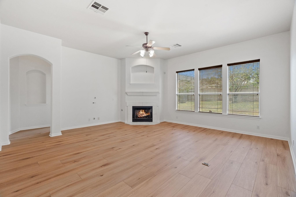 209 Canterbury Dr - Photo 5