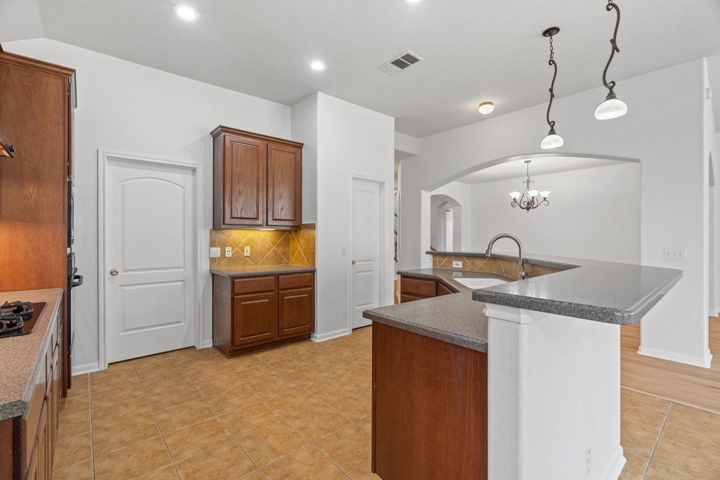 209 Canterbury Dr - Photo 12