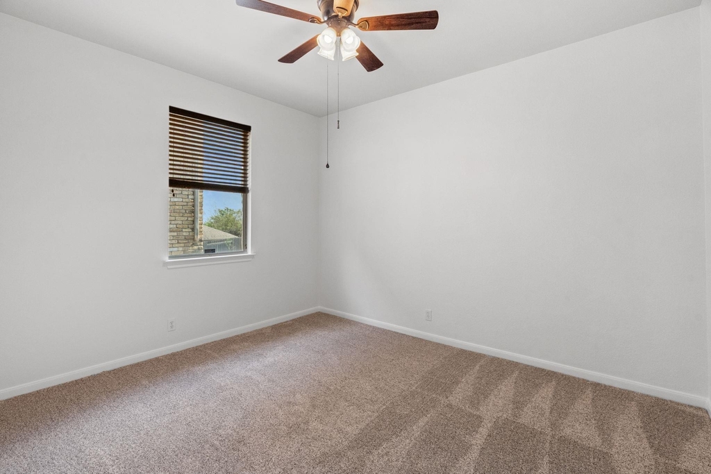 209 Canterbury Dr - Photo 22