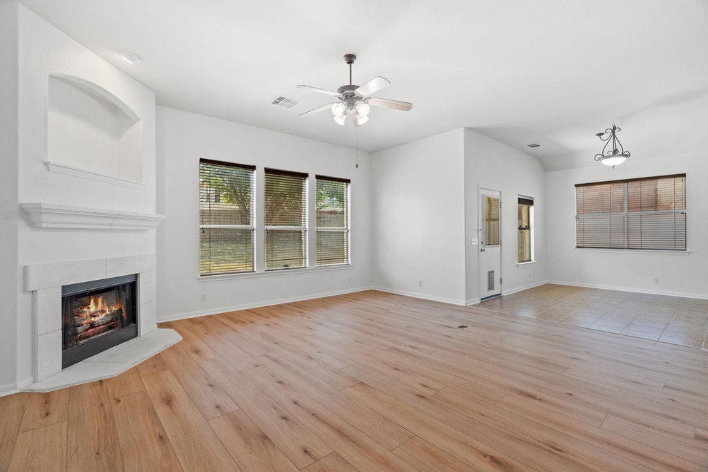 209 Canterbury Dr - Photo 6